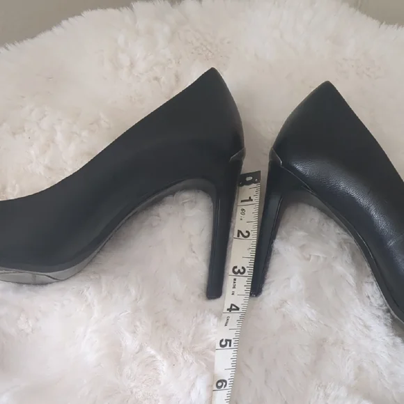 Calvin Klein Black Heels with Pointed Toe and Stiletto Design - Picture 3 of 6